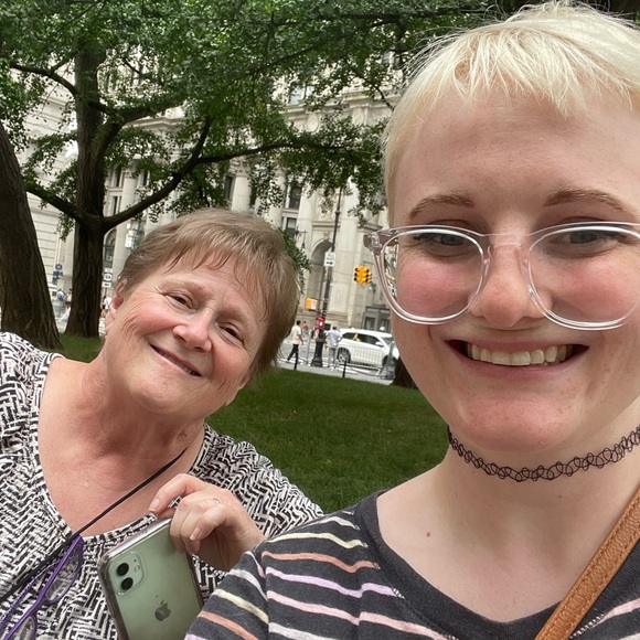 Meet your Posher, Lindsey - Picture 3 of 9